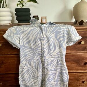 Brand new, never worn. Tags on. Palm print, snap front romper, cuffed sleeves.